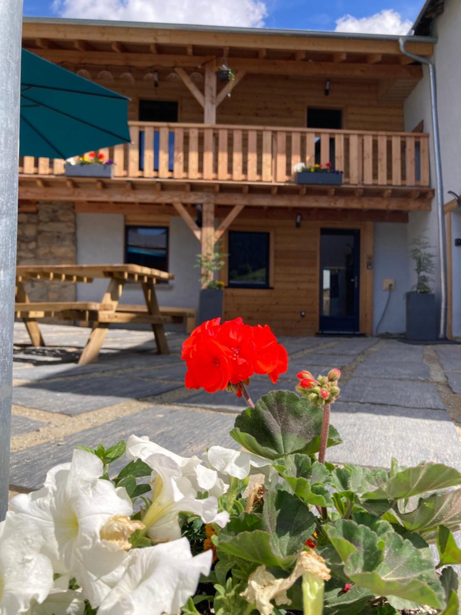 Grange Nere Le Clos Des Ours Matemale Exteriér fotografie