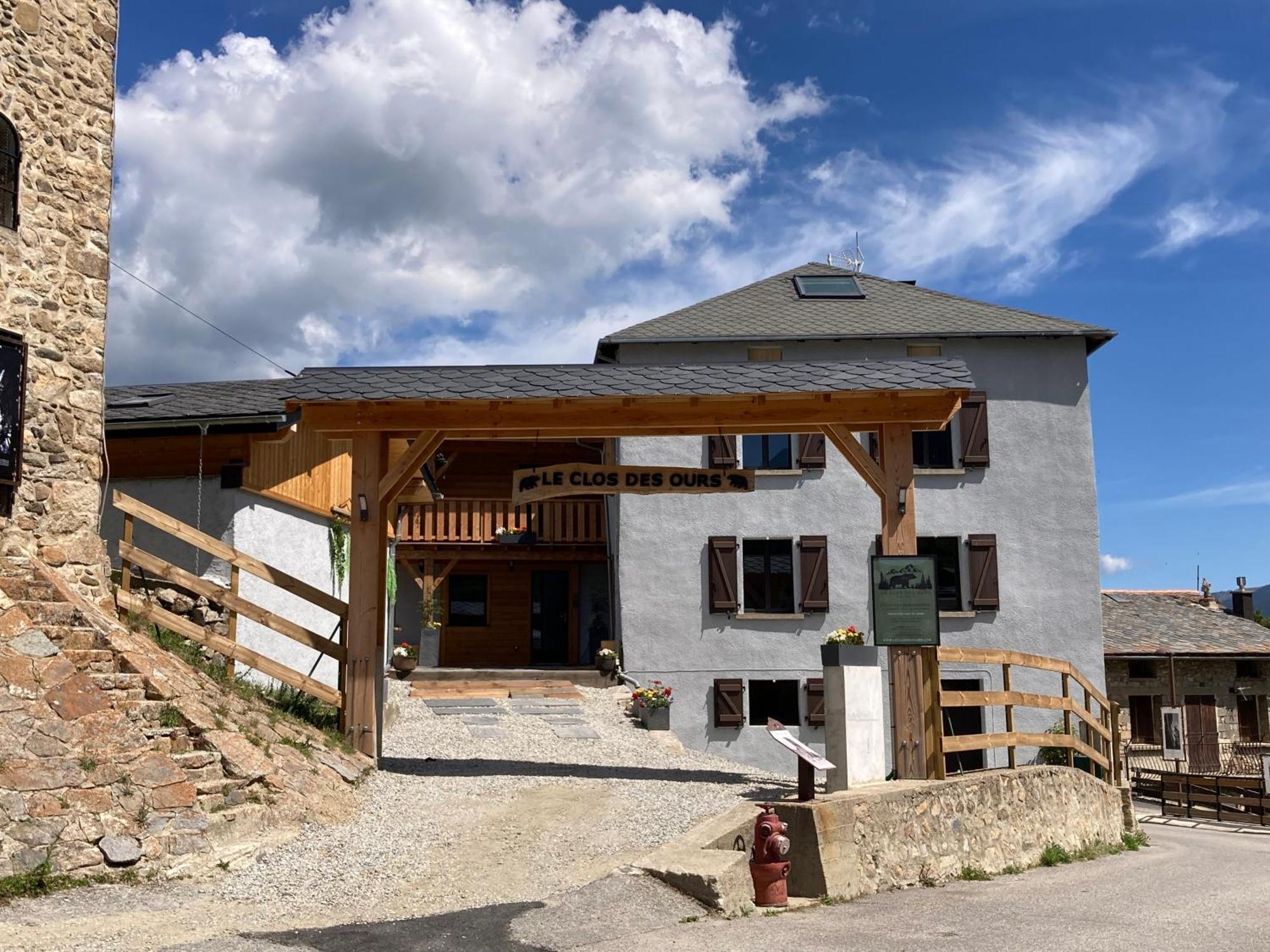 Grange Nere Le Clos Des Ours Matemale Exteriér fotografie