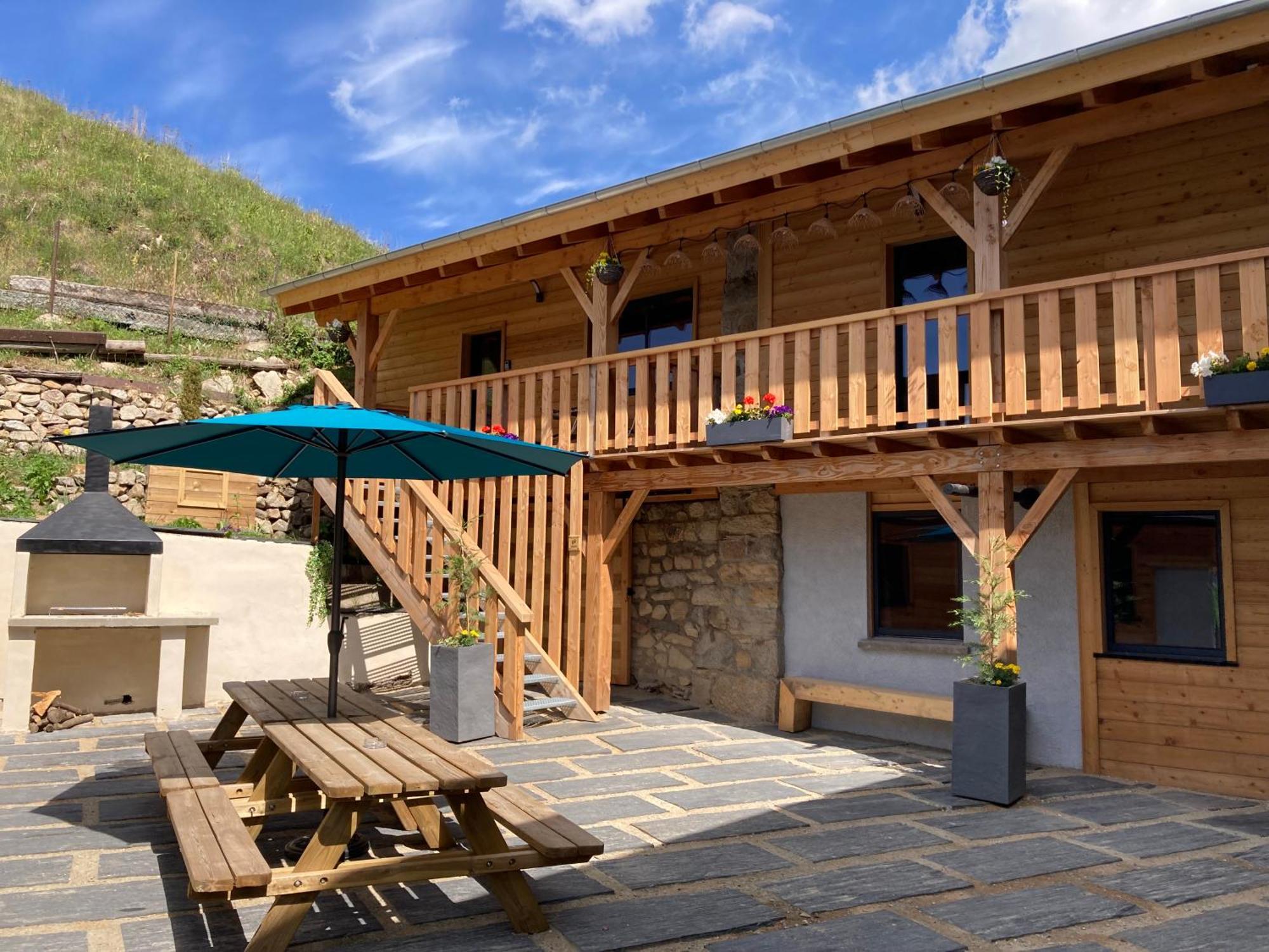 Grange Nere Le Clos Des Ours Matemale Exteriér fotografie